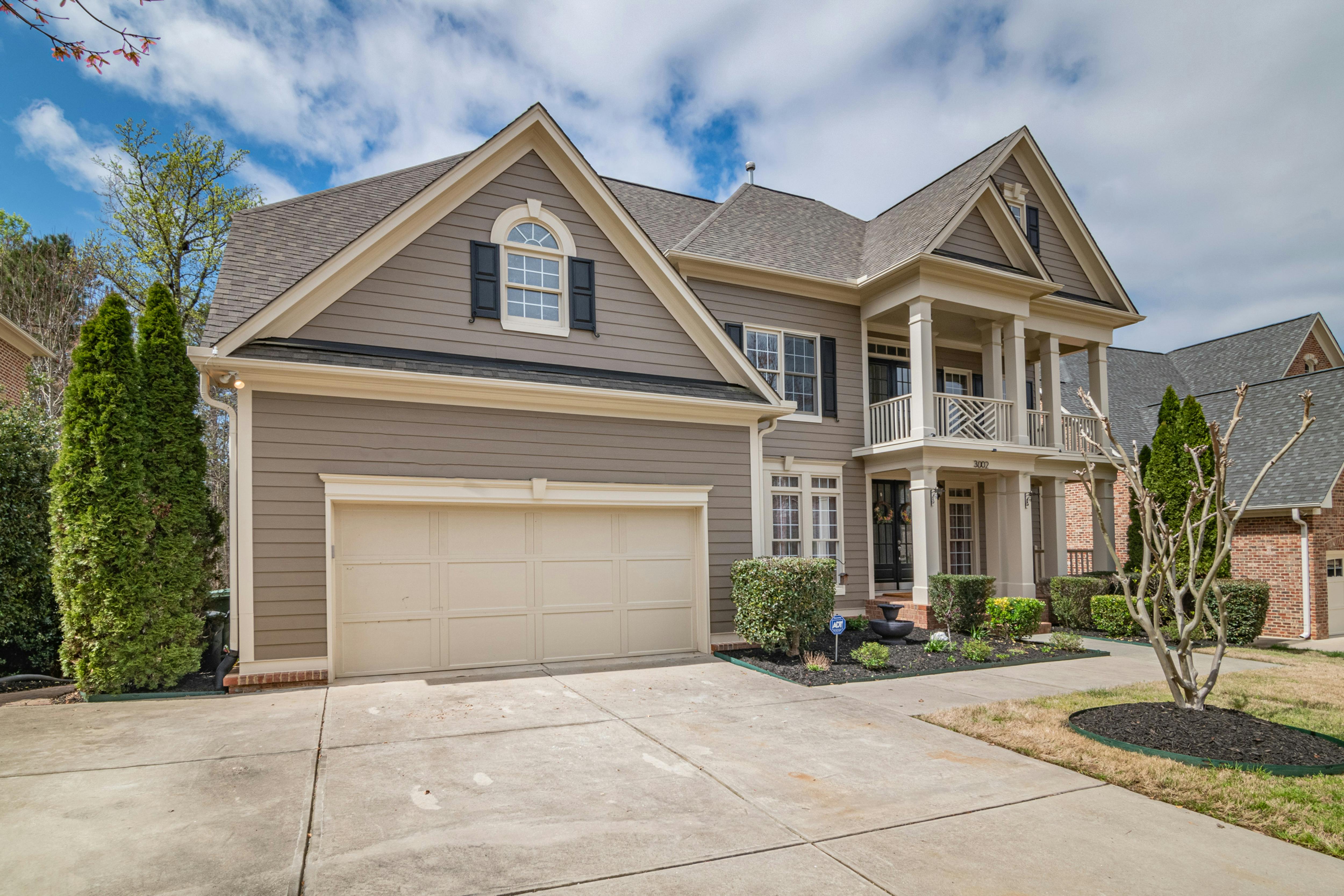 Tan siding color option